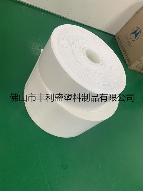 PE透氣卷材 特性、優(yōu)勢與多樣化規(guī)格的塑料制品解析